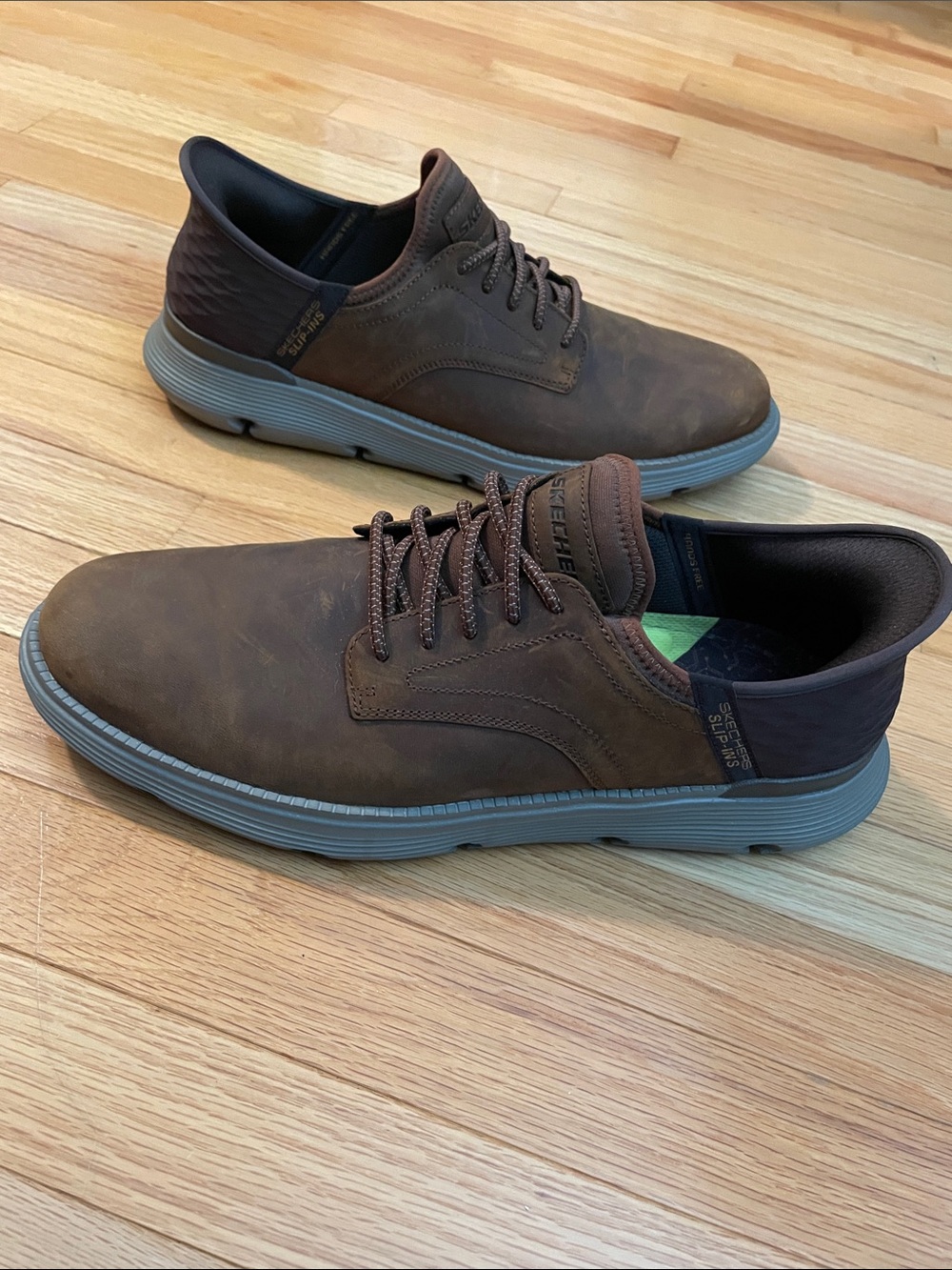 Men’s Skechers slip ins never worn